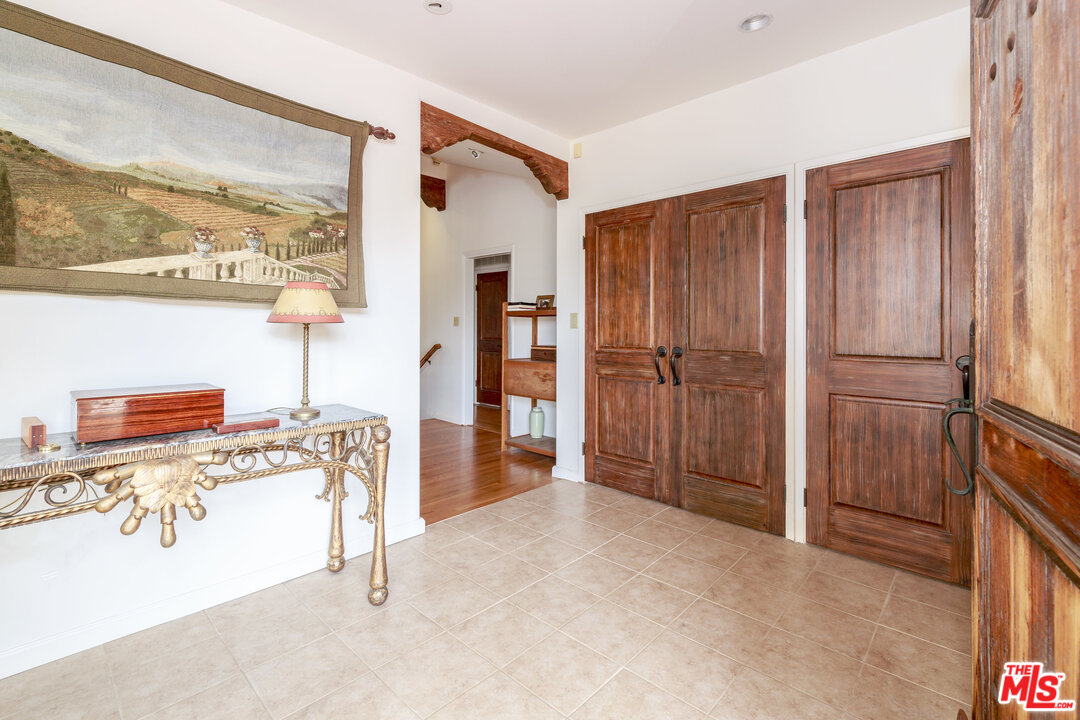 7203 Rindge Avenue Playa del Rey, CA 90293 - Photo 12 of 47