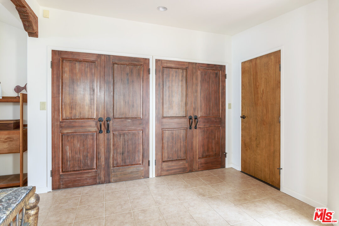 7203 Rindge Avenue Playa del Rey, CA 90293 - Photo 13 of 47