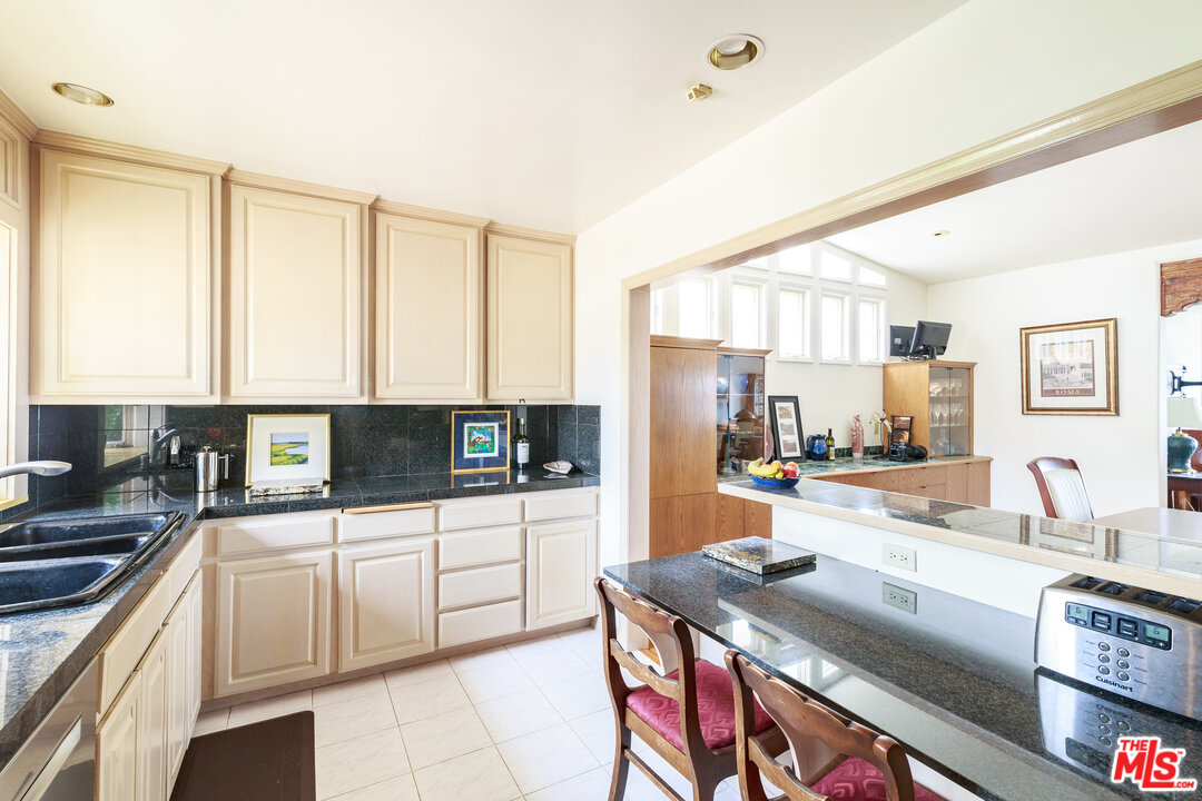 7203 Rindge Avenue Playa del Rey, CA 90293 - Photo 14 of 47