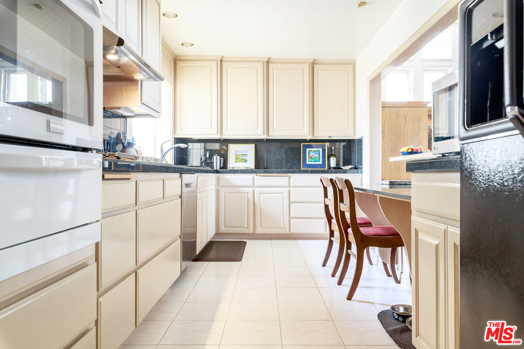 7203 Rindge Avenue Playa del Rey, CA 90293 - Photo 15 of 47