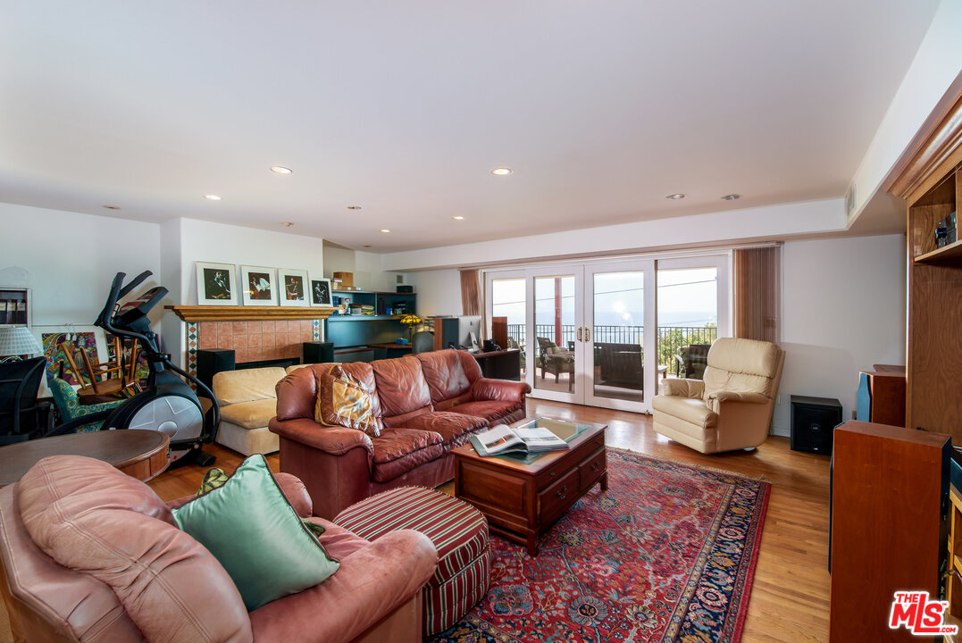 7203 Rindge Avenue Playa del Rey, CA 90293 - Photo 23 of 47