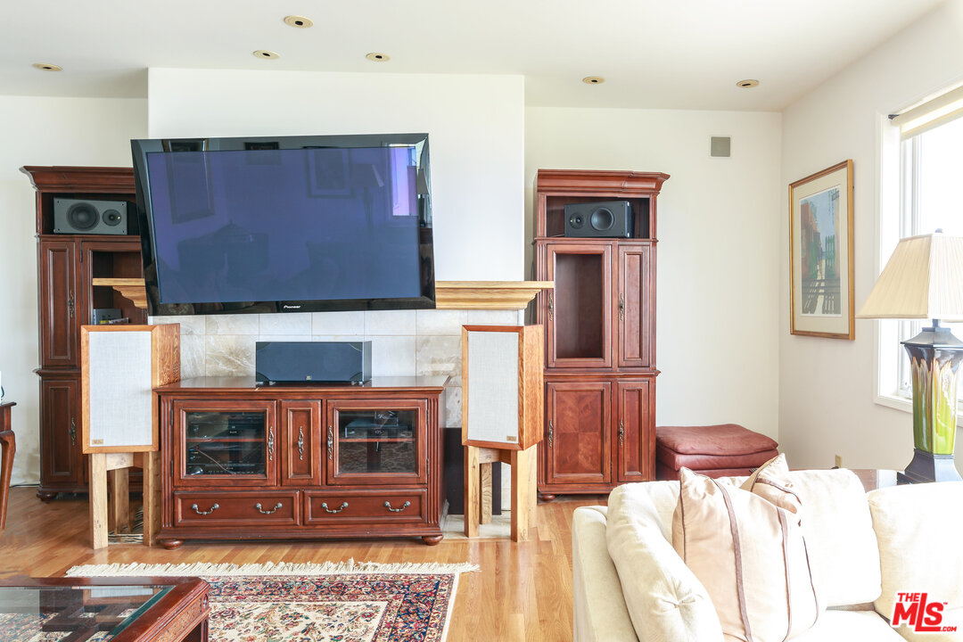 7203 Rindge Avenue Playa del Rey, CA 90293 - Photo 25 of 47