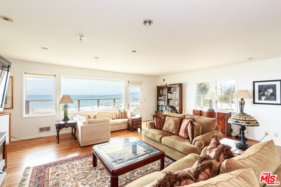 7203 Rindge Avenue Playa del Rey, CA 90293 - Photo 26 of 47