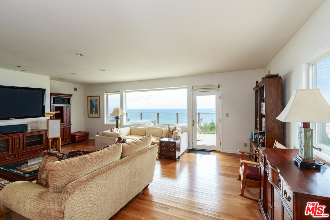 7203 Rindge Avenue Playa del Rey, CA 90293 - Photo 28 of 47