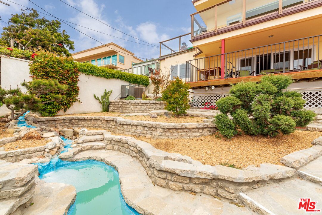 7203 Rindge Avenue Playa del Rey, CA 90293 - Photo 32 of 47