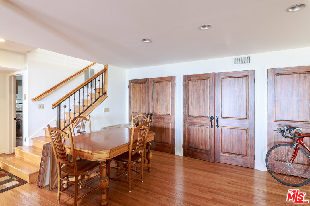 7203 Rindge Avenue Playa del Rey, CA 90293 - Photo 37 of 47