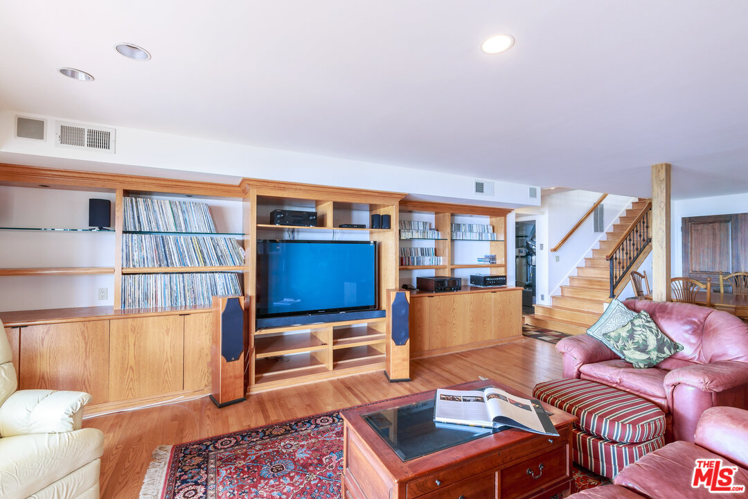 7203 Rindge Avenue Playa del Rey, CA 90293 - Photo 39 of 47