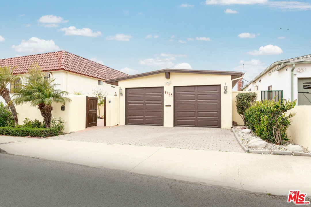 7203 Rindge Avenue Playa del Rey, CA 90293 - Photo 6 of 47