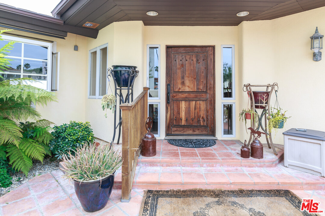 7203 Rindge Avenue Playa del Rey, CA 90293 - Photo 10 of 47