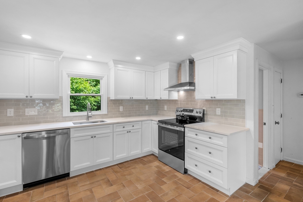 55 Dibble Road Lynn, MA 01904 - Photo 5 of 35
