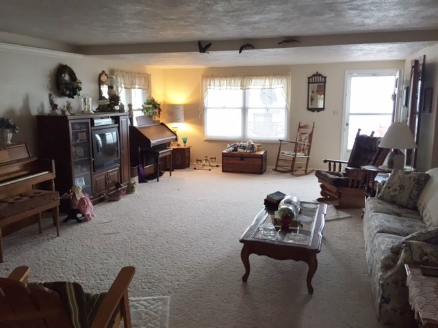 2212 Wolfs Point Drive Rochester, IN 46975 - Photo 4 of 15