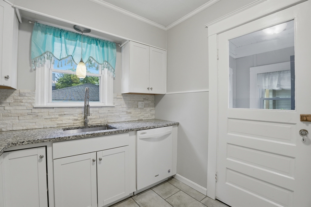 8 Carver Street Worcester, MA 01604 - Photo 13 of 28