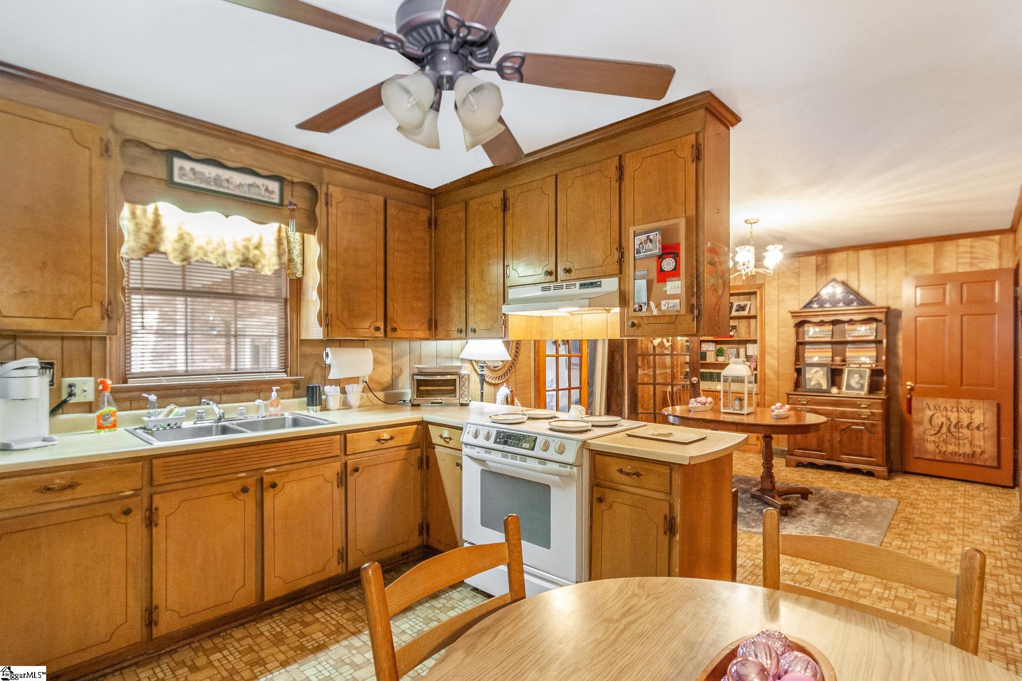 181 State Rd S-30-483 Clinton, SC 29325 - Photo 10 of 27