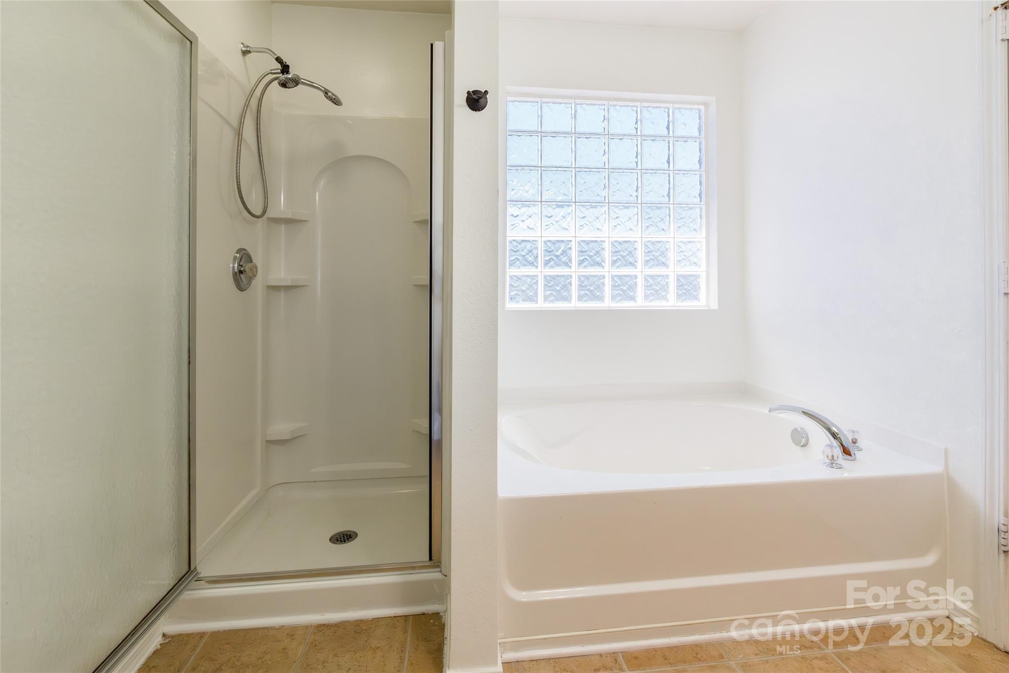 2357 Riding Trail Road Gastonia, NC 28054 - Photo 19 of 32 a bathroom with a bath tub and shower