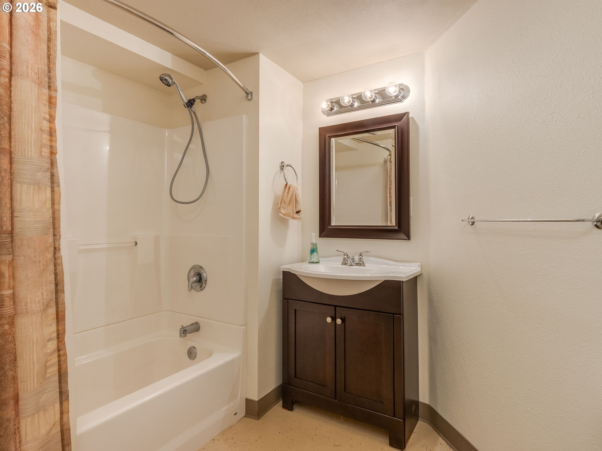 48140 Southeast Linhart Butte Road Sandy, OR 97055 - Photo 38 of 47 a bathroom with a sink a mirror and a bathtub