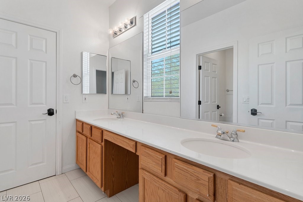 10336 Hawk Ravine Street Las Vegas, NV 89178 - Photo 43 of 59 Jack-n-Jill Bathroom!