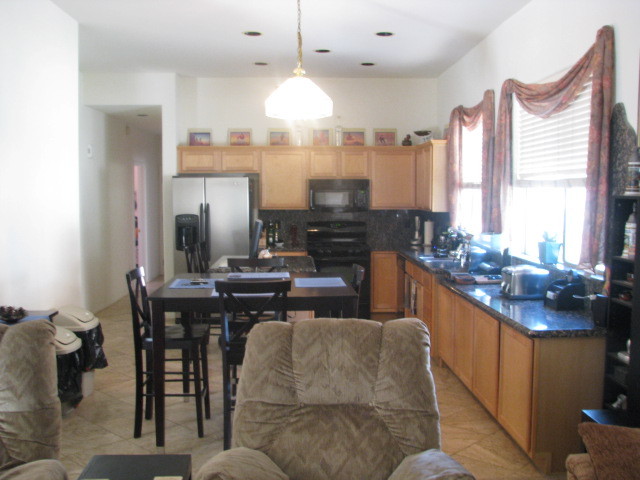 867 East Del Rio Street Gilbert, AZ 85295 - Photo 3 of 20 Huge Inviting Kitchen