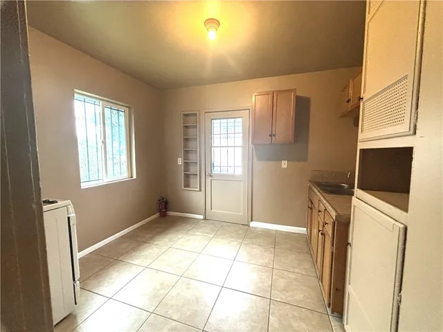 $1,800 | 3850 Dwight Avenue, Riverside, CA 92507