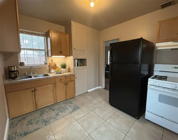 $1,700 | 3850 Dwight Avenue, Riverside, CA 92507