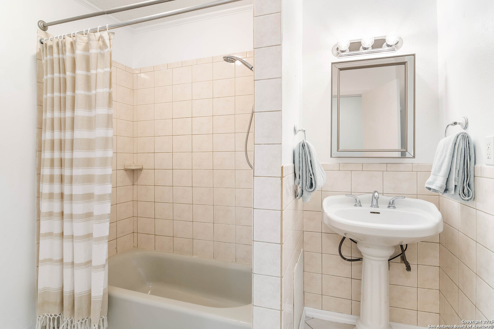 911 Vance Jackson Road, Unit A San Antonio, TX 78201 - Photo 17 of 20 a bathroom with a sink toilet and shower