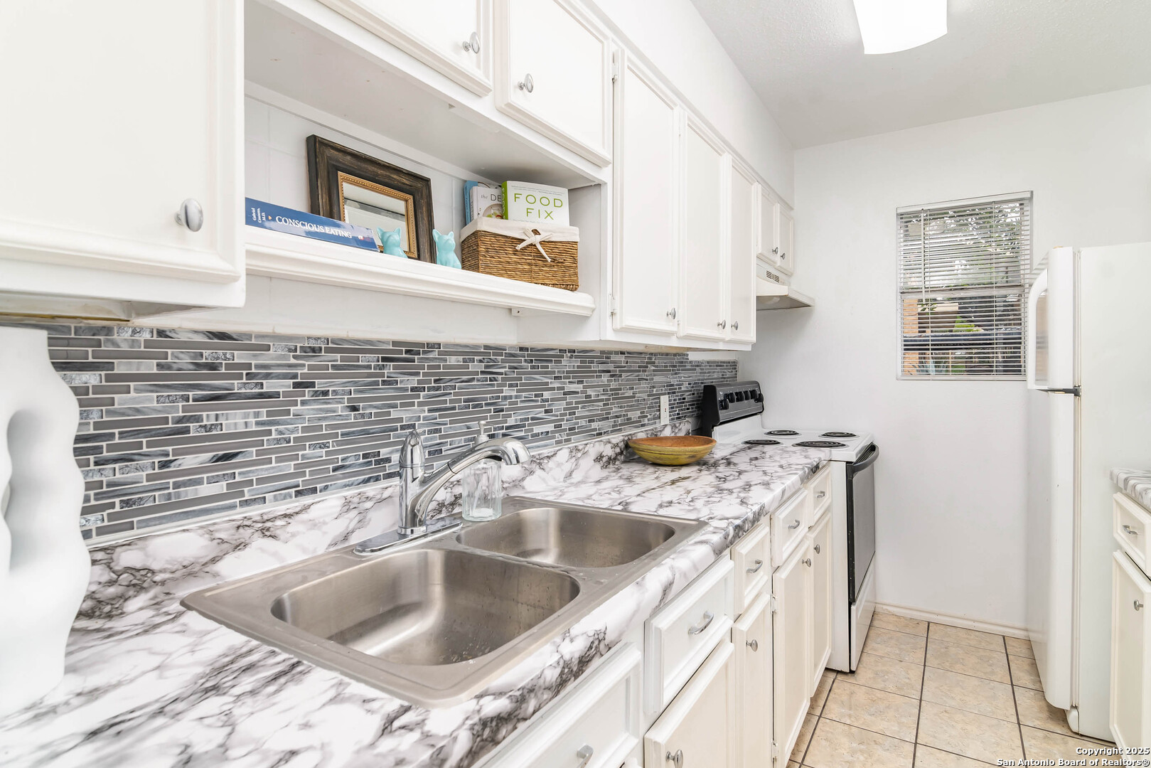 911 Vance Jackson Road, Unit A San Antonio, TX 78201 - Photo 6 of 20 a kitchen with a sink stove and cabinets