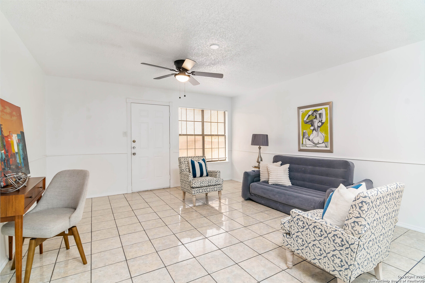 911 Vance Jackson Road, Unit A San Antonio, TX 78201 - Photo 9 of 20 a living room with furniture and a window