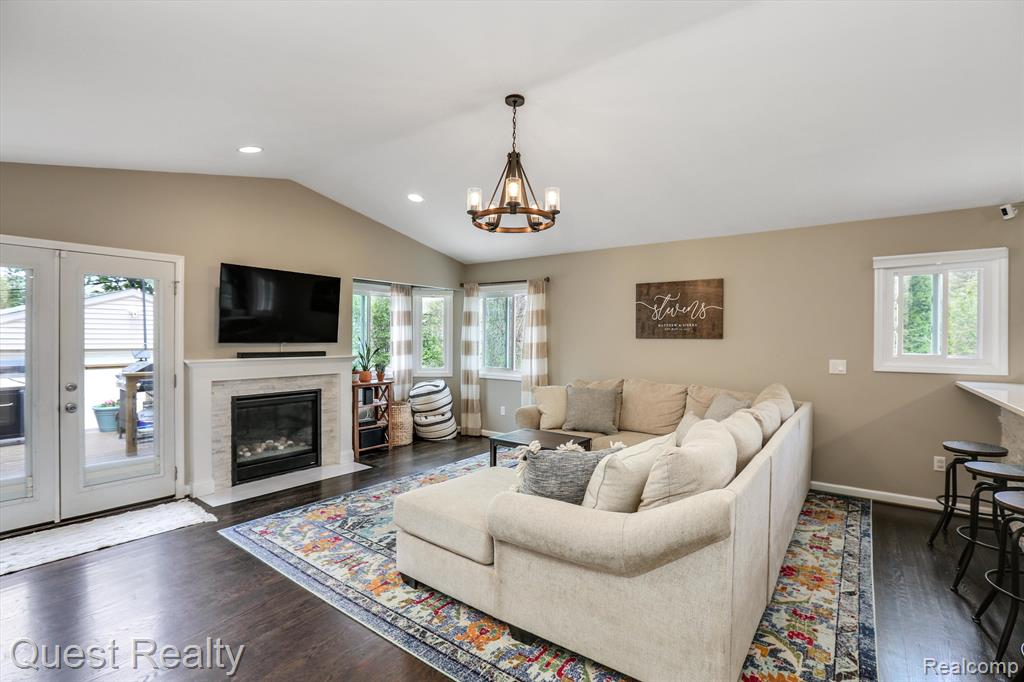 1850 Cambridge Road Berkley, MI 48072 - Photo 9 of 42