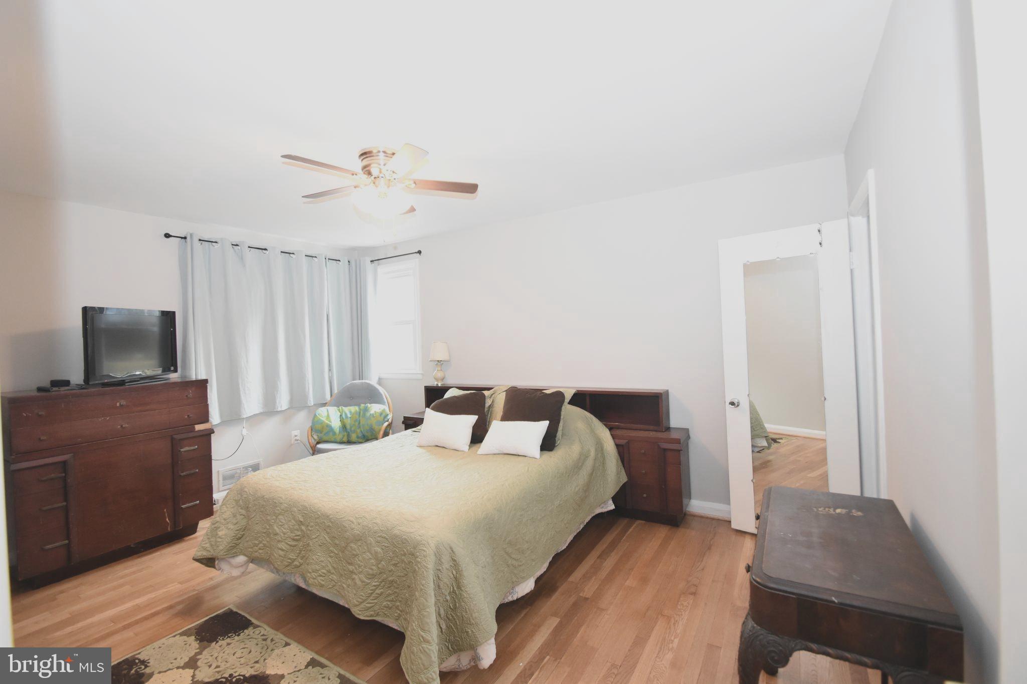 605 Arlewood Road Baltimore, MD 21228 - Photo 16 of 24 Newly refinished HW Floors