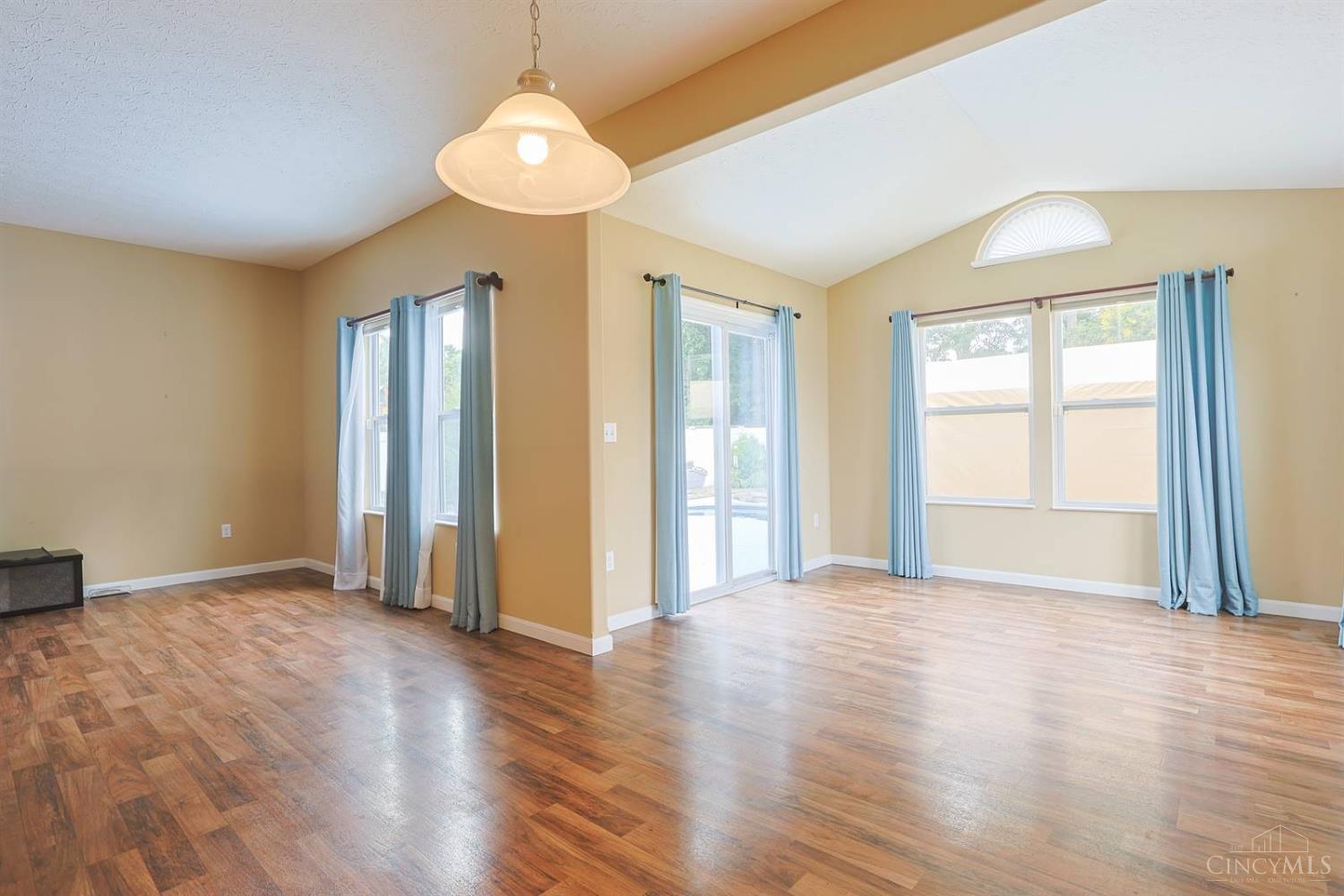 7307 Hunters Ridge Lane Cincinnati, OH 45247 - Photo 14 of 69