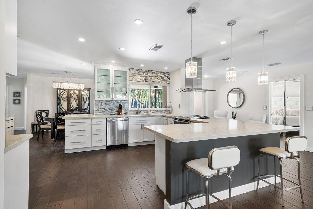 855 Berkley Street Boca Raton, FL 33487 - Photo 11 of 48 011-855BerkleyStreet-BocaRaton-FL-33487-