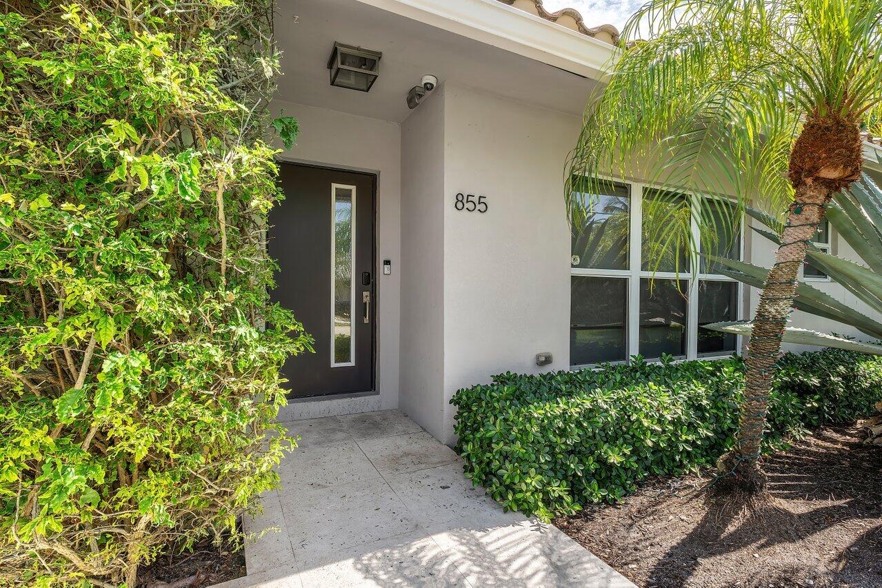 855 Berkley Street Boca Raton, FL 33487 - Photo 4 of 48 004-855BerkleyStreet-BocaRaton-FL-33487-