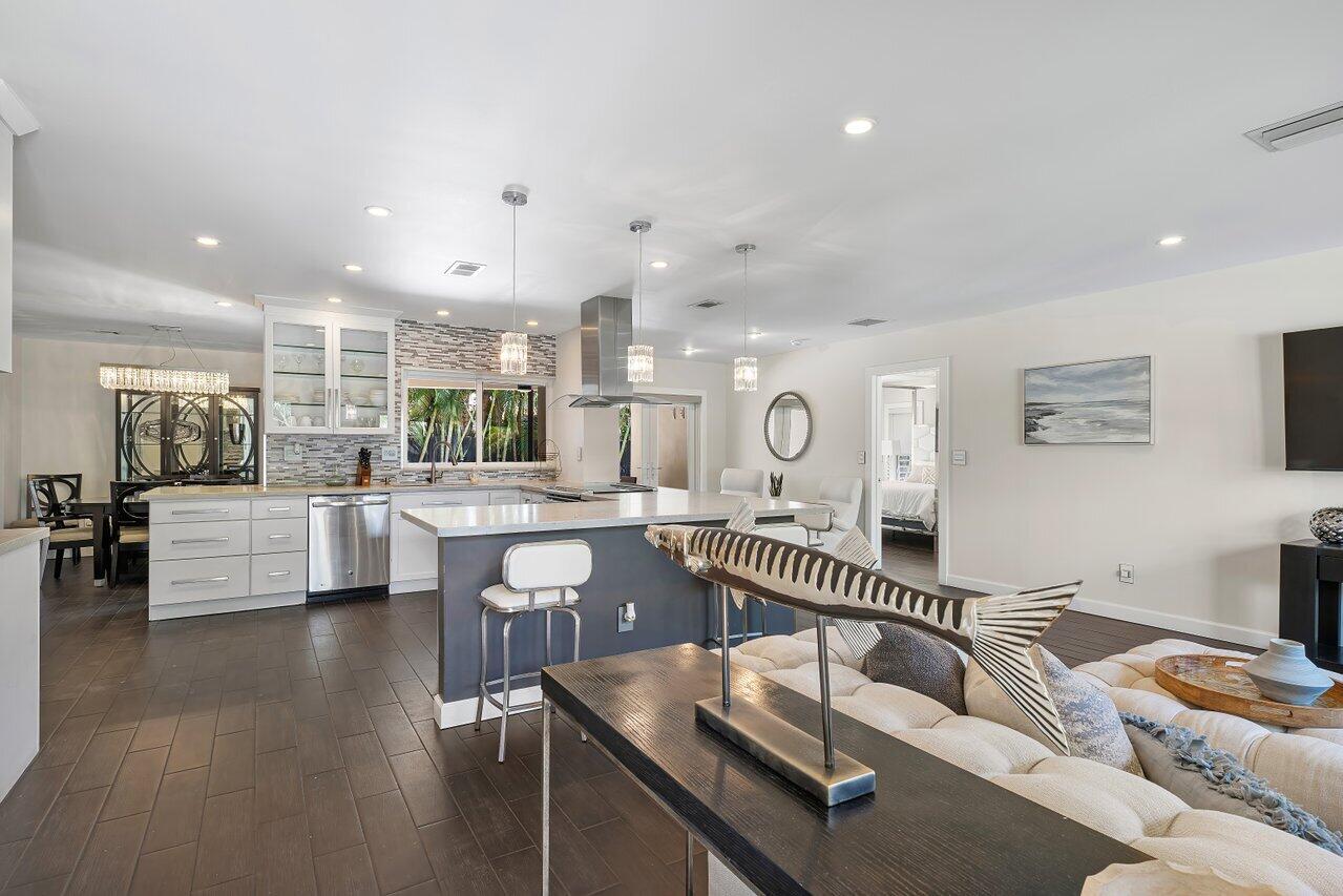 855 Berkley Street Boca Raton, FL 33487 - Photo 10 of 48 010-855BerkleyStreet-BocaRaton-FL-33487-