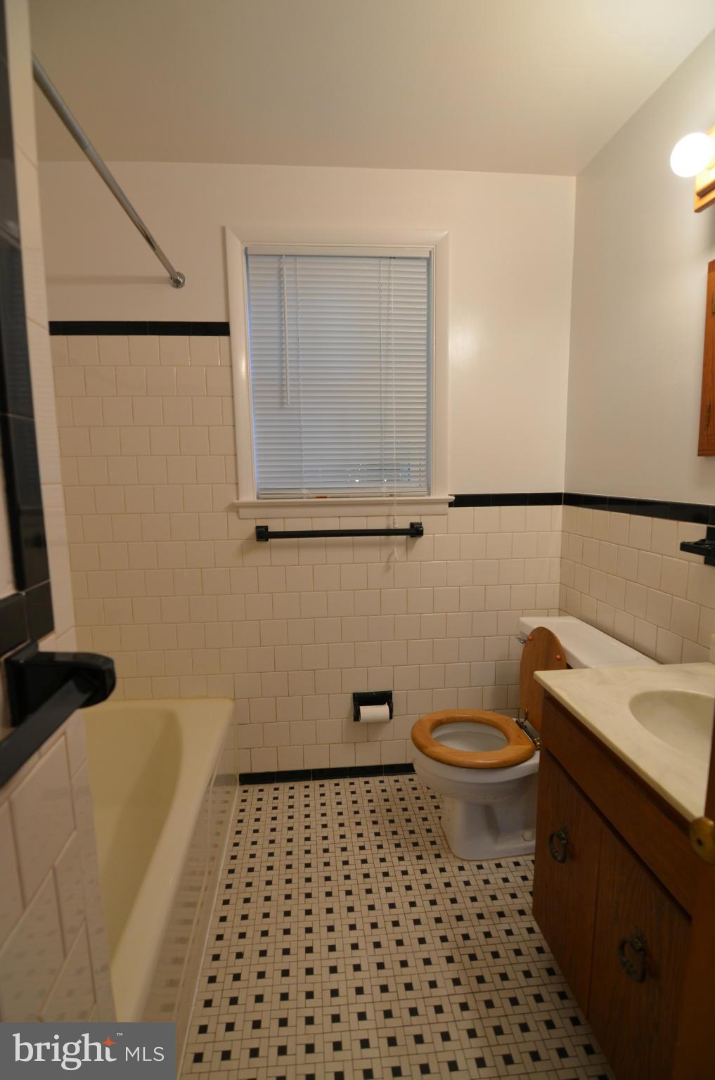 2826 Munster Road Baltimore, MD 21234 - Photo 13 of 23 1st flr bath