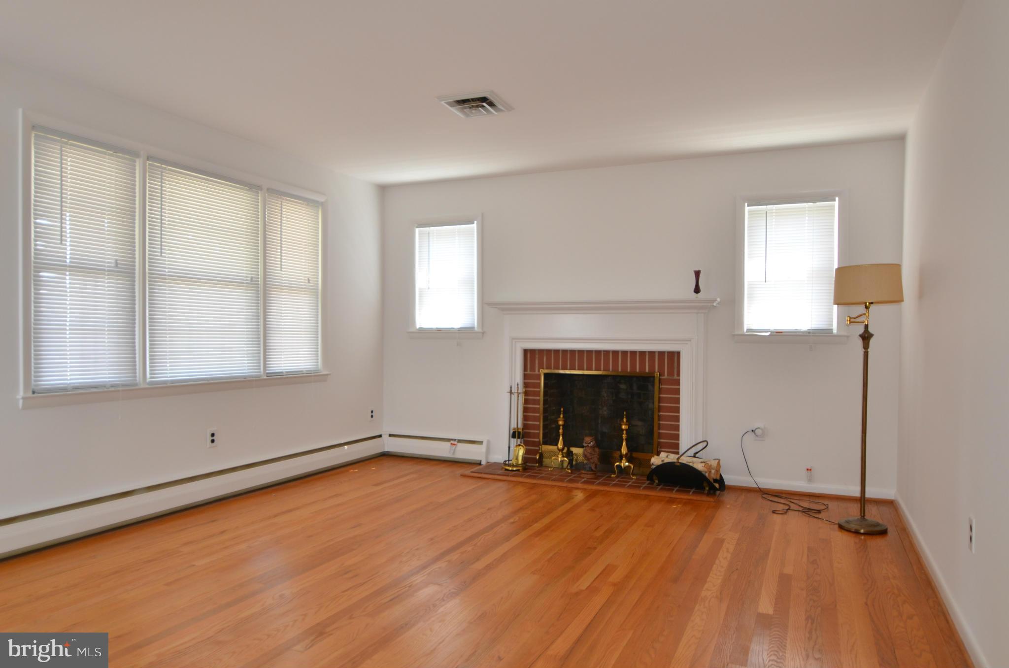 2826 Munster Road Baltimore, MD 21234 - Photo 8 of 23 Living Room