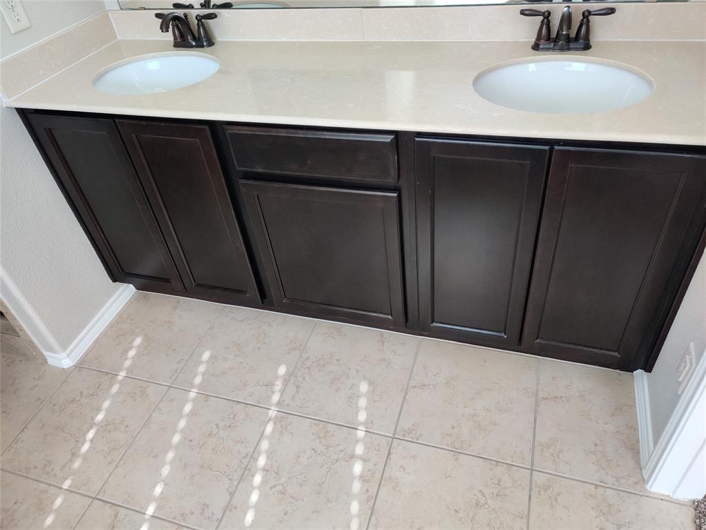 9901 Pronghorn Road McKinney, TX 75071 - Photo 21 of 27 a bathroom with a sink and a mirror