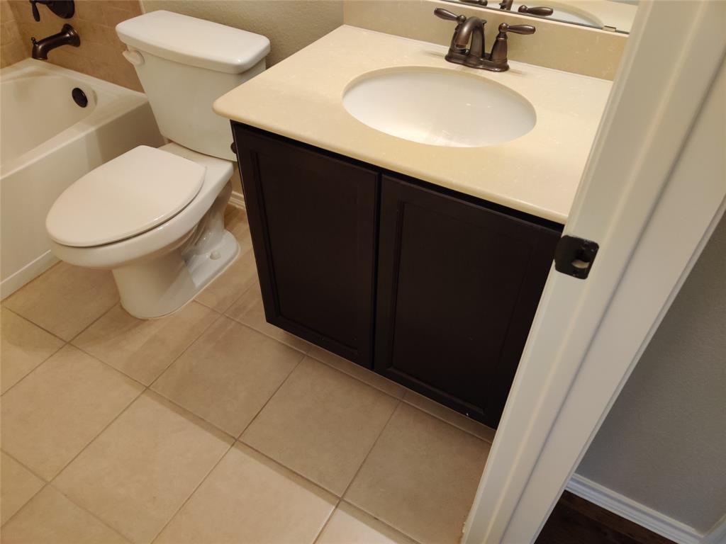 9901 Pronghorn Road McKinney, TX 75071 - Photo 26 of 27 a bathroom with a sink toilet and mirror