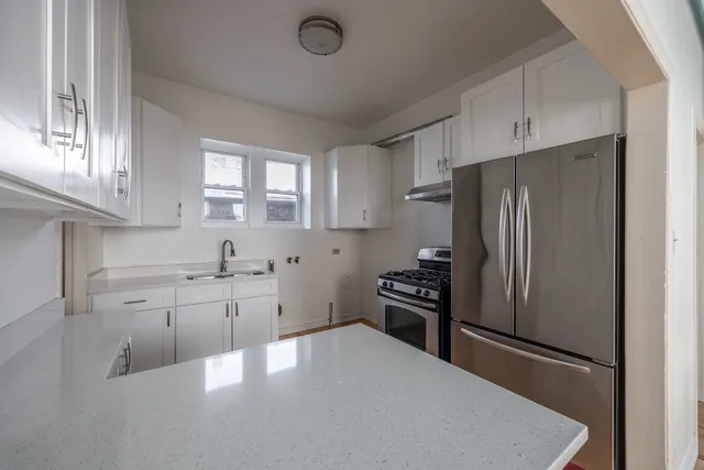 $1,800 | 3248 West 25th Street, Unit 2, Chicago, IL 60623