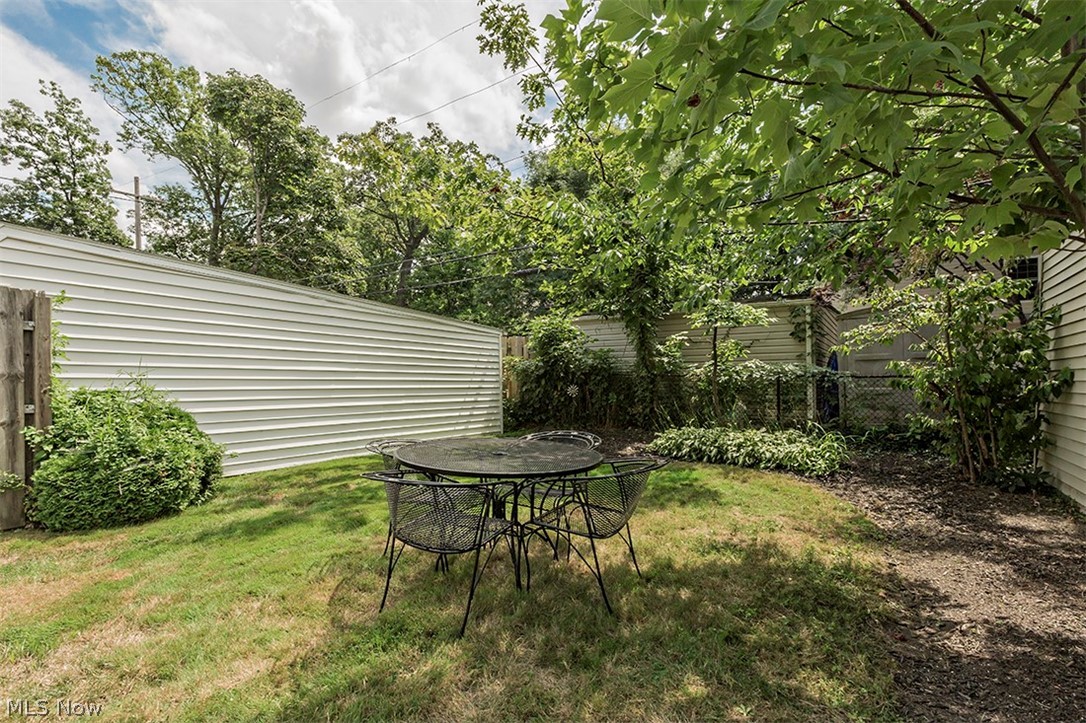 4202 Bushnell Road University Heights, OH 44118 - Photo 33 of 35 Play and entertain outside!