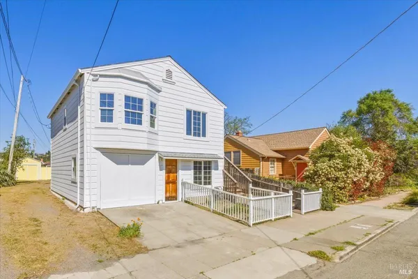 $950,000 | 852 Western Avenue, Petaluma, CA 94952