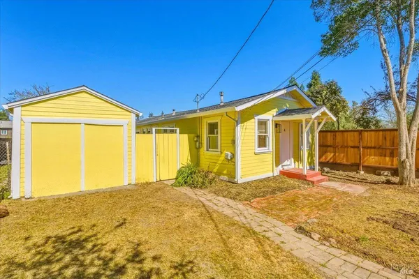 $950,000 | 852 Western Avenue, Petaluma, CA 94952