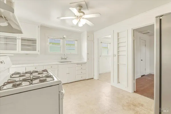 $950,000 | 852 Western Avenue, Petaluma, CA 94952