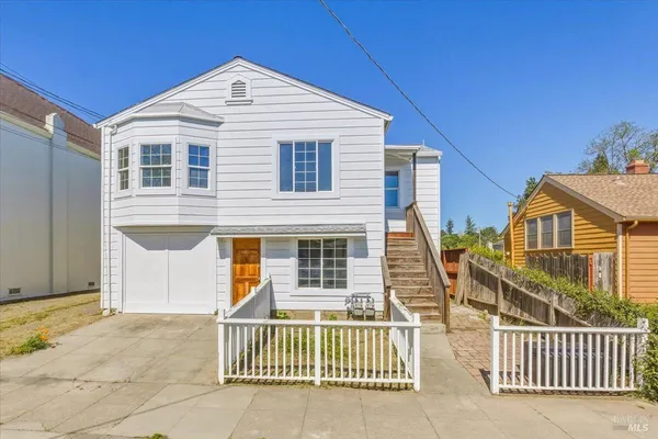 $950,000 | 852 Western Avenue, Petaluma, CA 94952