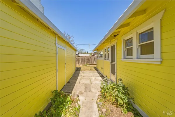$950,000 | 852 Western Avenue, Petaluma, CA 94952