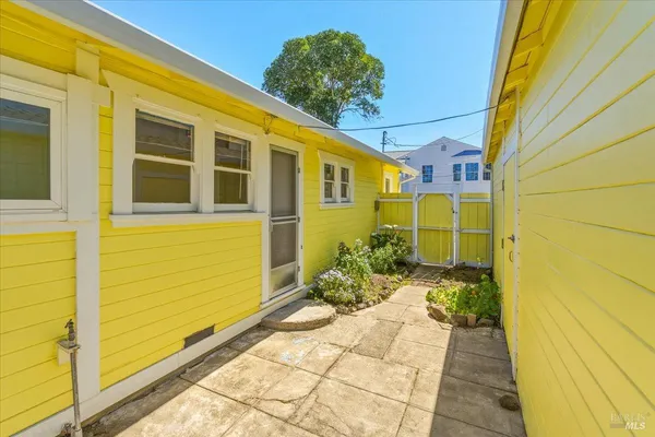 $950,000 | 852 Western Avenue, Petaluma, CA 94952