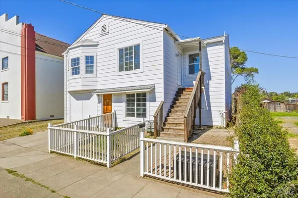 $950,000 | 852 Western Avenue, Petaluma, CA 94952
