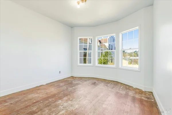 $950,000 | 852 Western Avenue, Petaluma, CA 94952