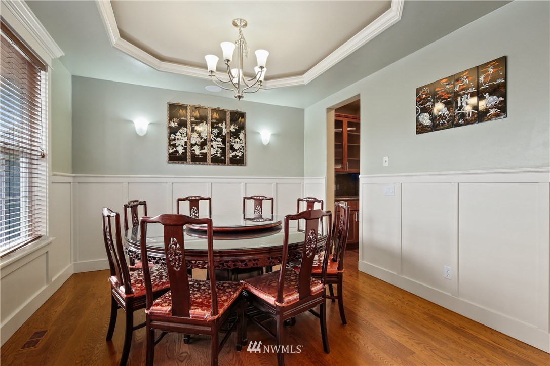 2114 Northeast 18th Street Renton, WA 98056 - Photo 2 of 35 Gallery Image 2