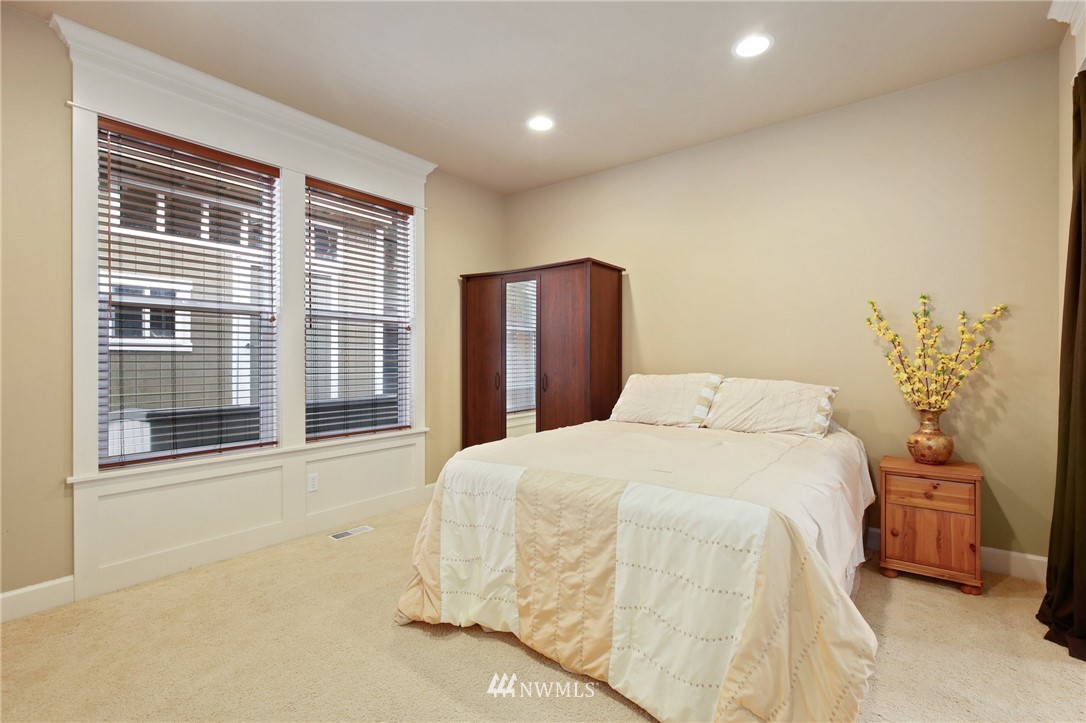 2114 Northeast 18th Street Renton, WA 98056 - Photo 12 of 35 Gallery Image 12
