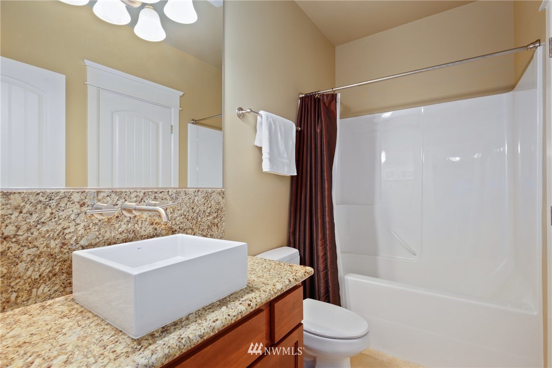 2114 Northeast 18th Street Renton, WA 98056 - Photo 14 of 35 Gallery Image 14