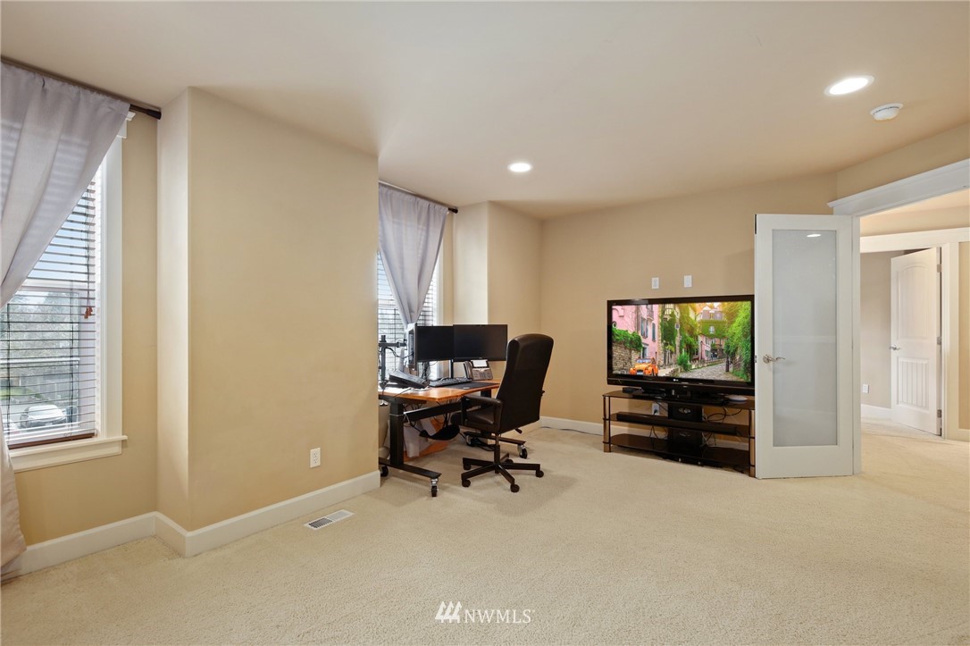 2114 Northeast 18th Street Renton, WA 98056 - Photo 22 of 35 Gallery Image 22